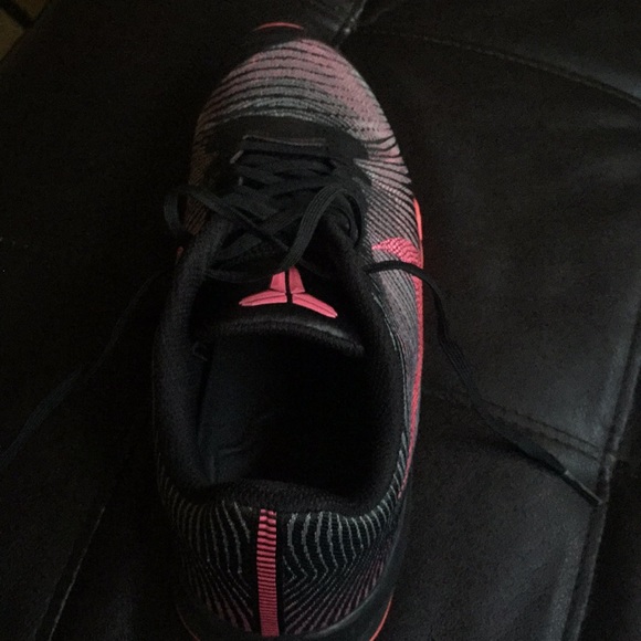 Kobe limited pink on black - Picture 3 of 3